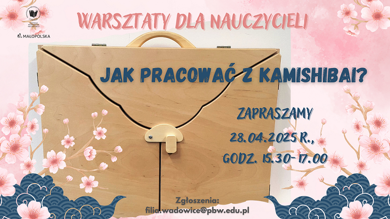 Drewniany teatrzyk kamishibai. Od góry napis: Warsztaty dla nauczycieli. Jak pracować z kamishibai?